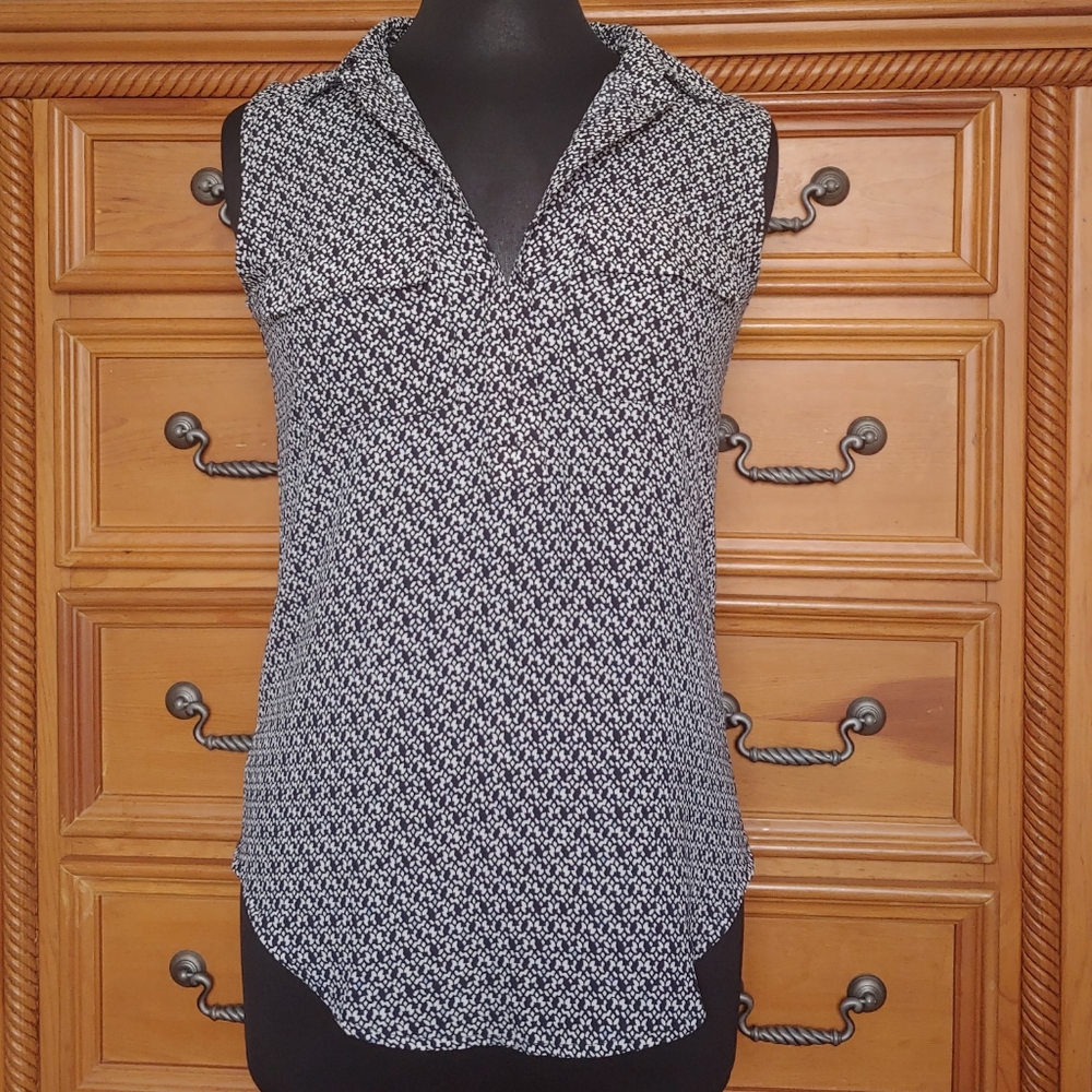 LOFT Sleeveless Collar Blouse Geometric Pattern